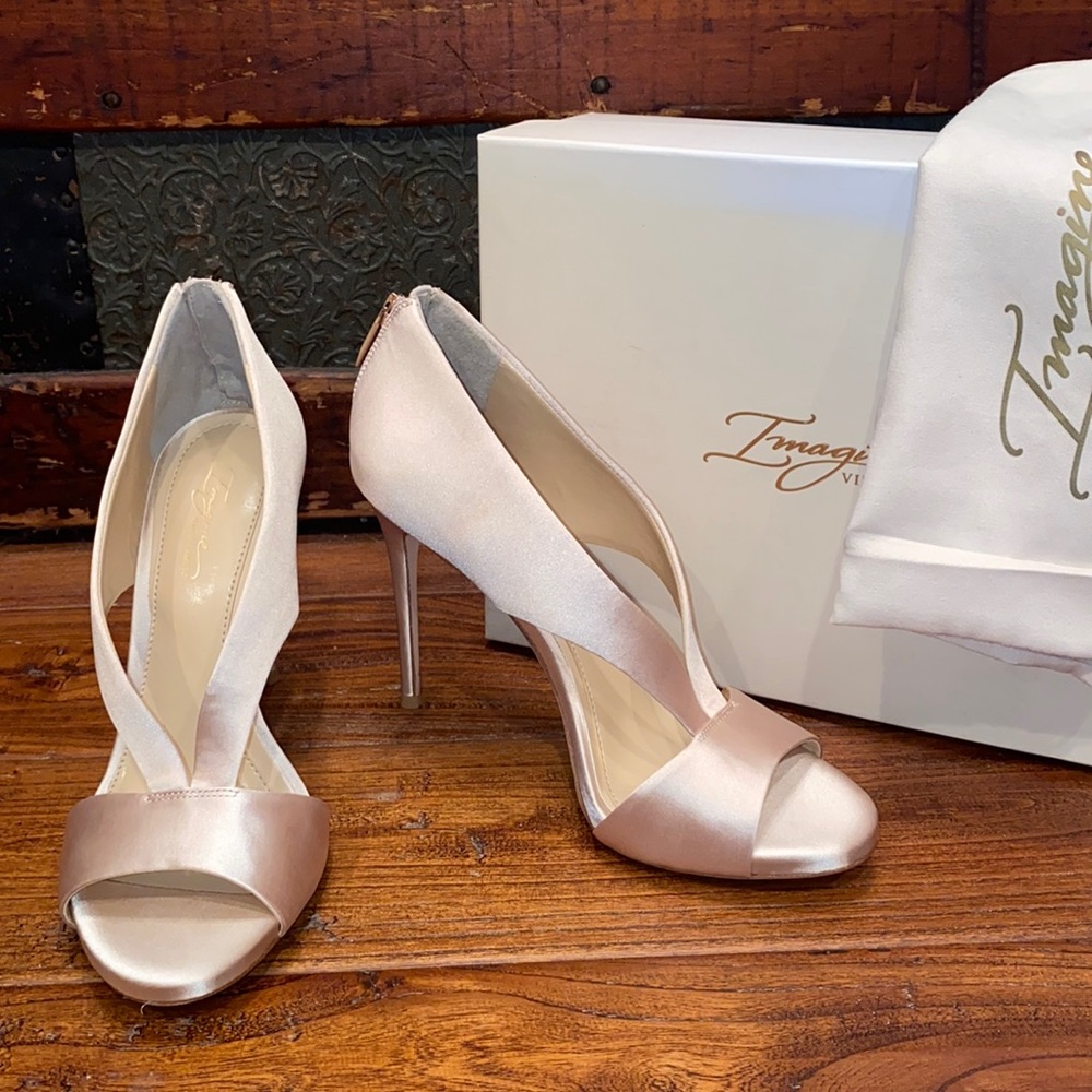 NWT Vince Camuto Satin Heels